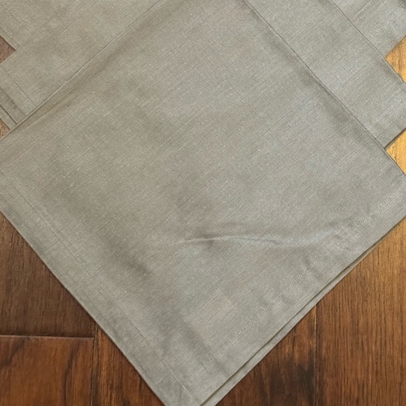 Crate&Barrel Silver Lyra Napkins - Set of 4 - Picture 3 of 3